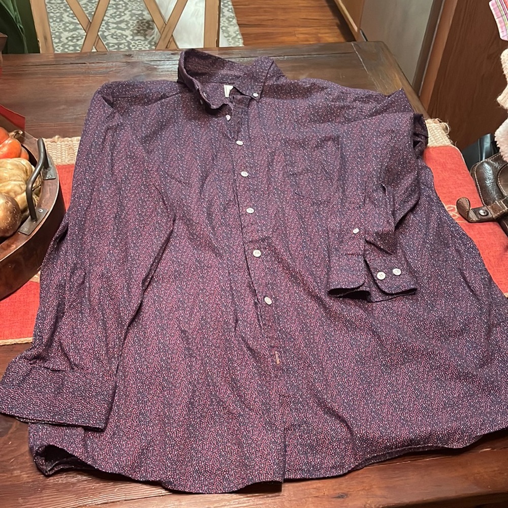 ROWM Mens dress shirt. Navy, with red and white! Looks real nice on!